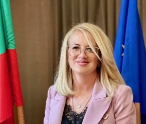 Лариса Каменова,