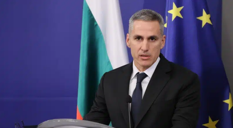 Андрей Гюров аут от Американския университет: извадиха го от списъка с преподавателите