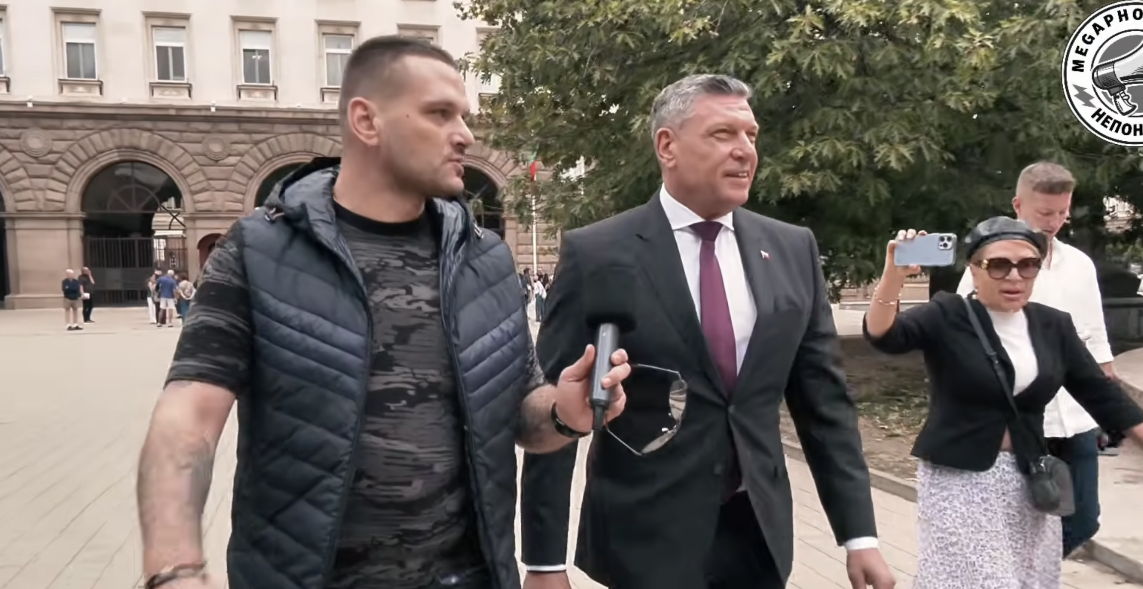 ЕКСКЛУЗИВНО ВИДЕО (15 МИН.): Симон Милков разплака и размаза Георги Кандев! Кандев стана за смях, избута Соня Колтуклиева и се скри зад жена в кафене