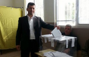 Асим Адемов-гласува