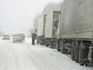 камиони-сняг
