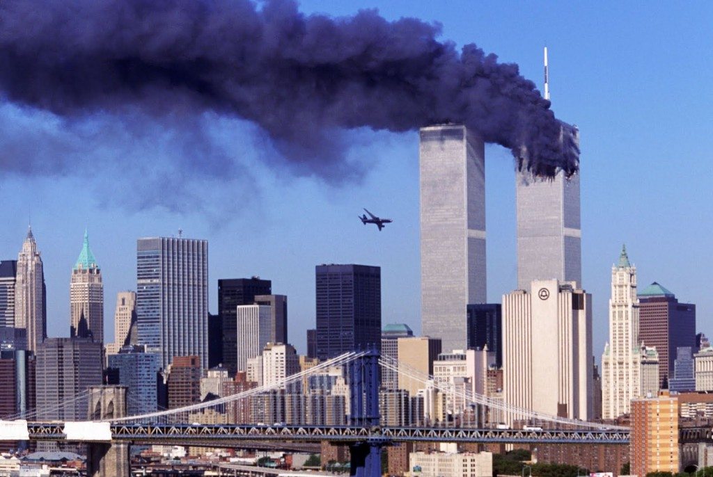 Just-before-the-second-airplane-crashes-to-the-World-Trade-Center-New-York-11-Sept-2001-2