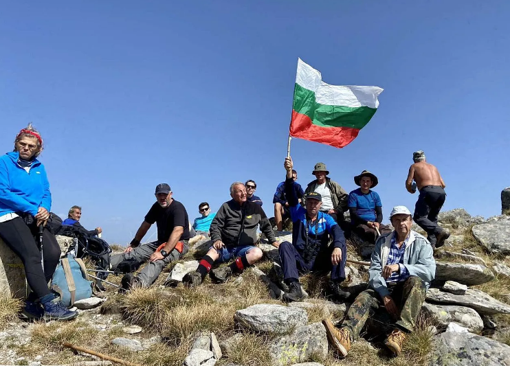 Ловци от ЛРС-Кресна изкачиха връх Пирин заради паметни исторически събития