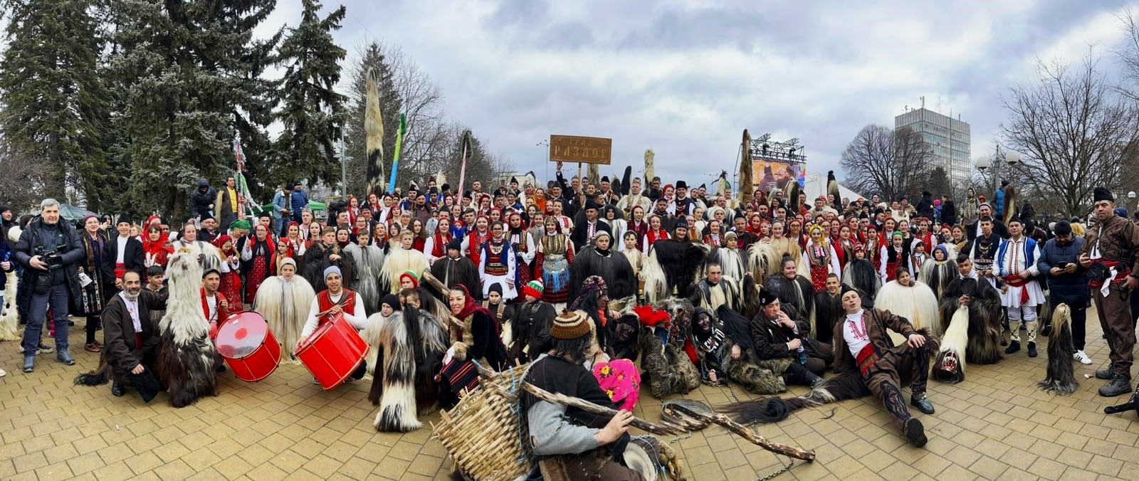 Кукерската група от Разлог с награда от XXX Международен фестивал на  маскарадните игри „СУРВА“ 2024 – ТопПреса